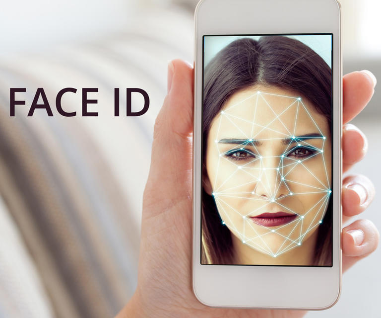 Смартфон с распознаванием лица. Фейс. Face ID. Лицо face ID. Фейс айди на айфоне.